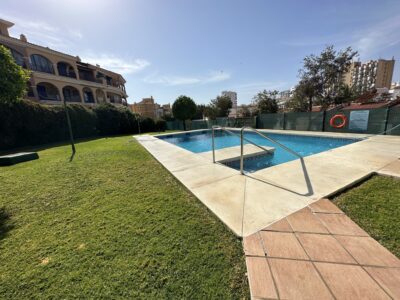 Bajo con jardin privado a 1 minuto de la playa, Benalmádena