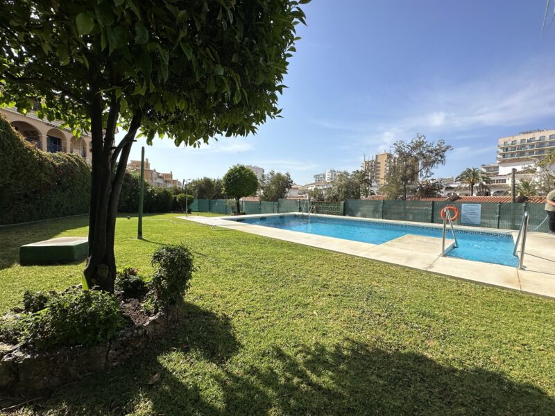 Bajo con jardin privado a 1 minuto de la playa, Benalmádena