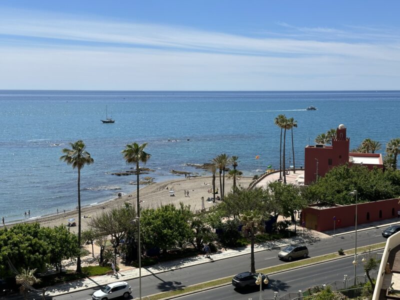 Apartamento en Benalbeach frente al mar, Benalmádena Costa, Málaga