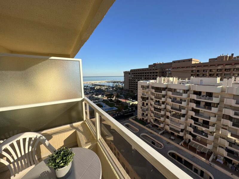 Estudio 3 PYR con vistas al mar, piscina y puerto deportivo, Fuengirola