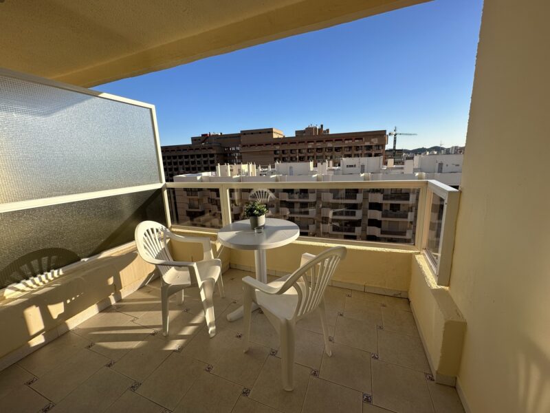 Estudio 3 PYR con vistas al mar, piscina y puerto deportivo, Fuengirola