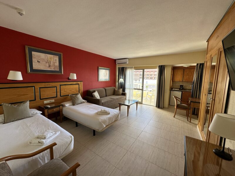 Estudio 3 PYR con vistas al mar, piscina y puerto deportivo, Fuengirola