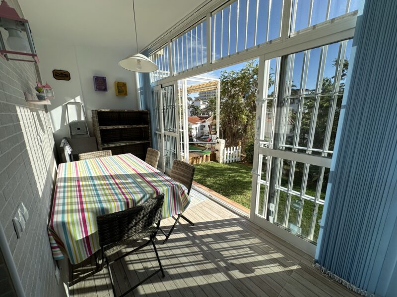 Bajo con jardin privado a 1 minuto de la playa, Benalmádena