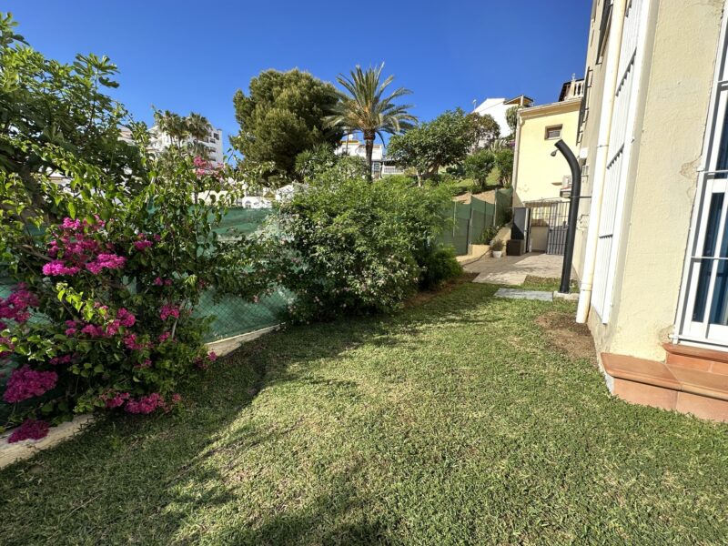 Bajo con jardin privado a 1 minuto de la playa, Benalmádena