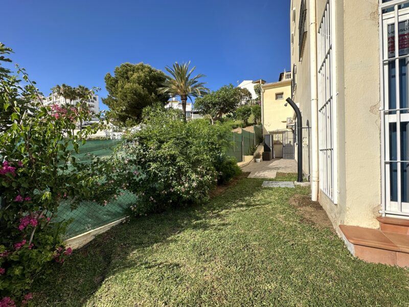 Bajo con jardin privado a 1 minuto de la playa, Benalmádena