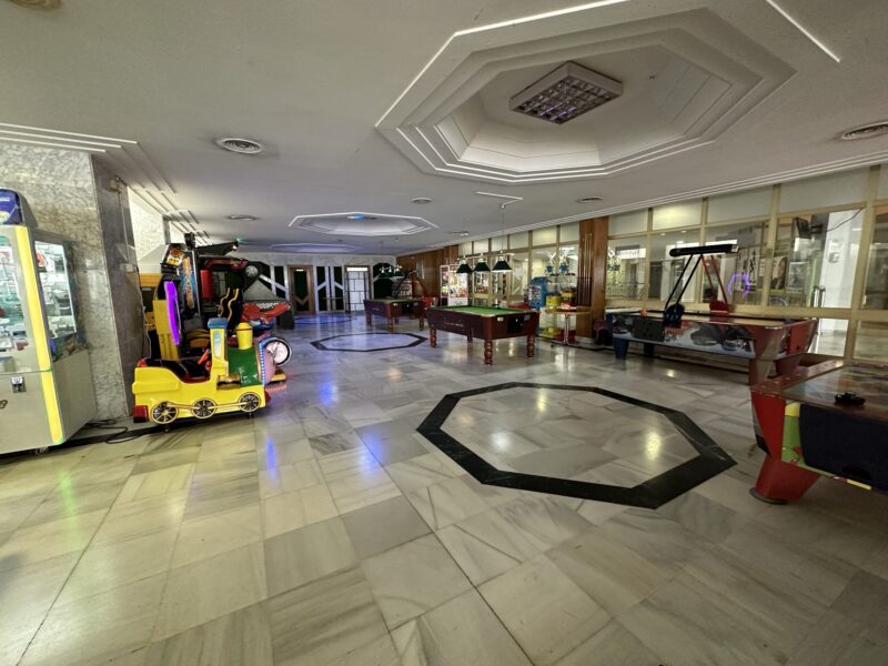 Apartamento en Benalbeach frente al mar, Benalmádena Costa, Málaga
