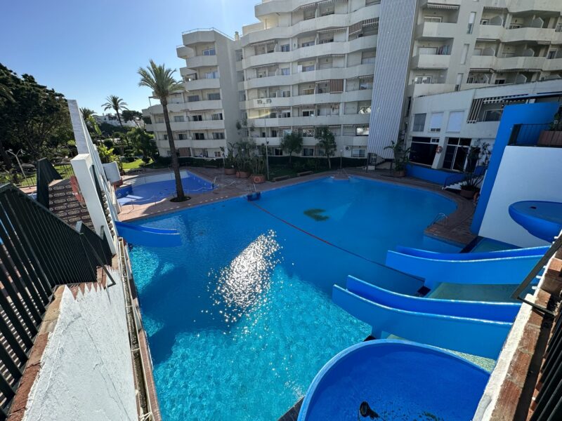 Apartamento en Benalbeach frente al mar, Benalmádena Costa, Málaga