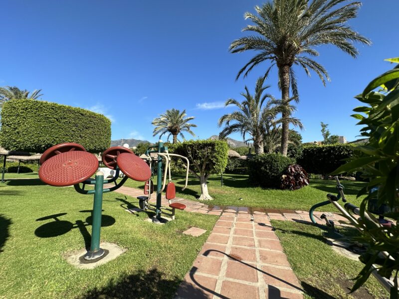 Apartamento en Benalbeach frente al mar, Benalmádena Costa, Málaga