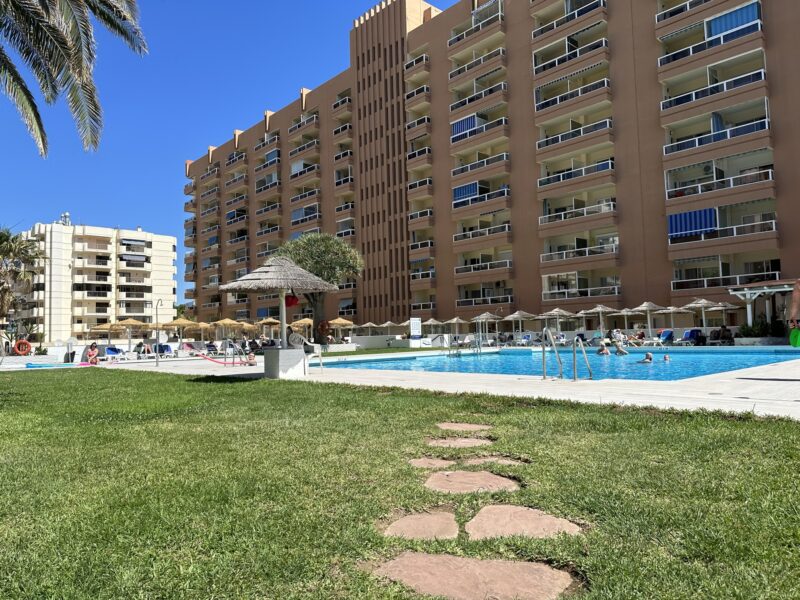 Estudio 3 PYR con vistas al mar, piscina y puerto deportivo, Fuengirola