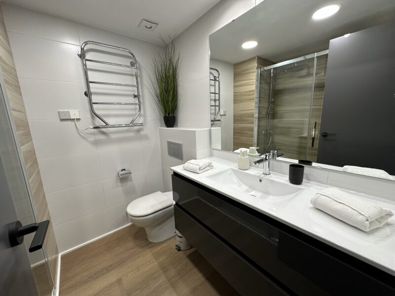 Apartamento en Benalbeach frente al mar, Benalmádena Costa, Málaga