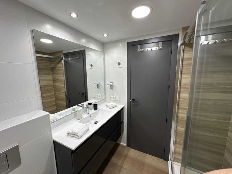Apartamento en Benalbeach frente al mar, Benalmádena Costa, Málaga