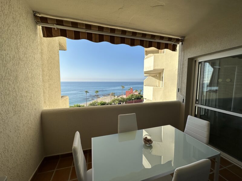 Apartamento en Benalbeach frente al mar, Benalmádena Costa, Málaga