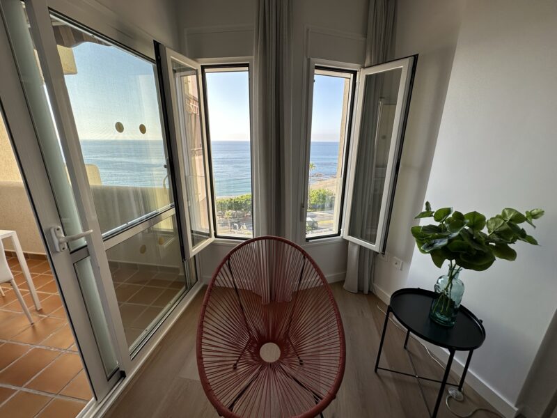 Apartamento en Benalbeach frente al mar, Benalmádena Costa, Málaga