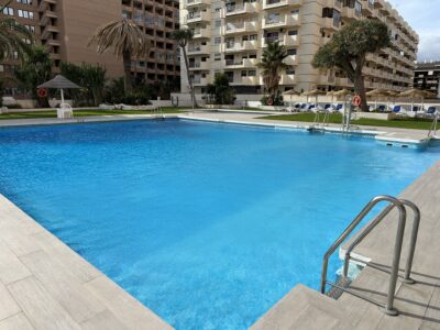 Estudio 3 PYR con vistas al mar, piscina y puerto deportivo, Fuengirola