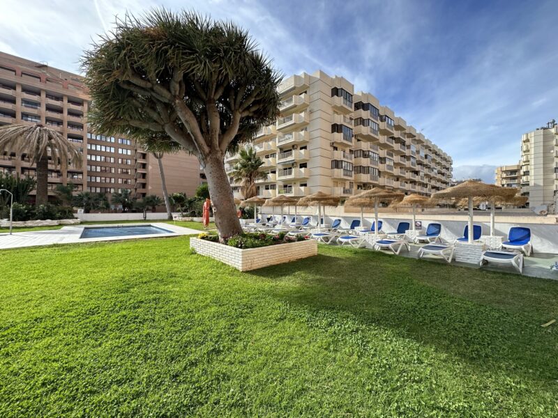 Estudio 3 PYR con vistas al mar, piscina y puerto deportivo, Fuengirola