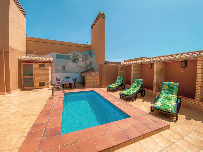 Ático con piscina privada en primera linea de playa, Fuengirola
