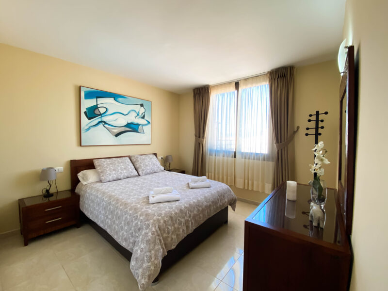 Ático con piscina privada e impresionantes vistas al mar, Fuengirola