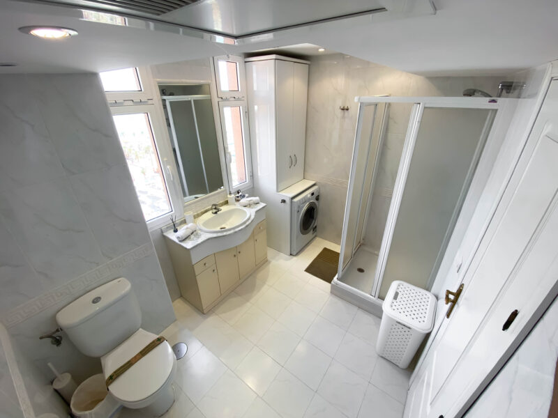 Ático con piscina privada e impresionantes vistas al mar, Fuengirola