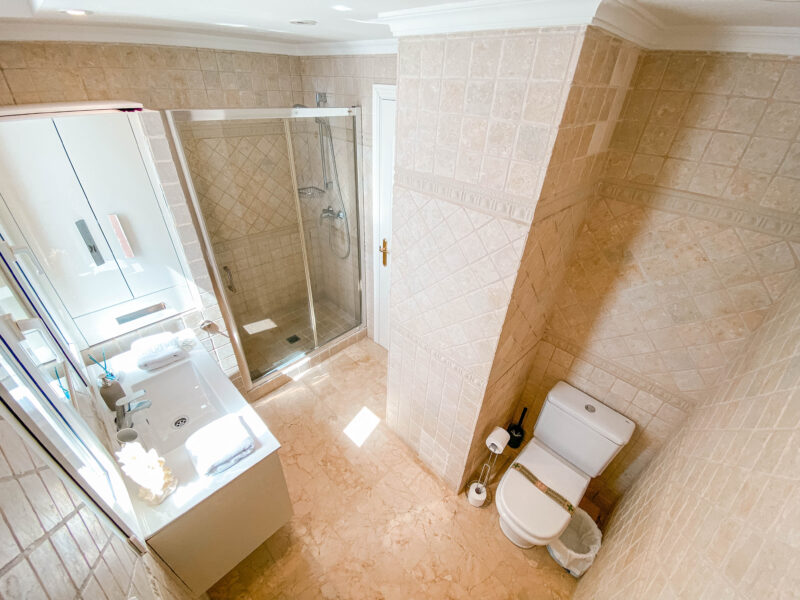Ático con piscina privada en primera linea de playa, Fuengirola