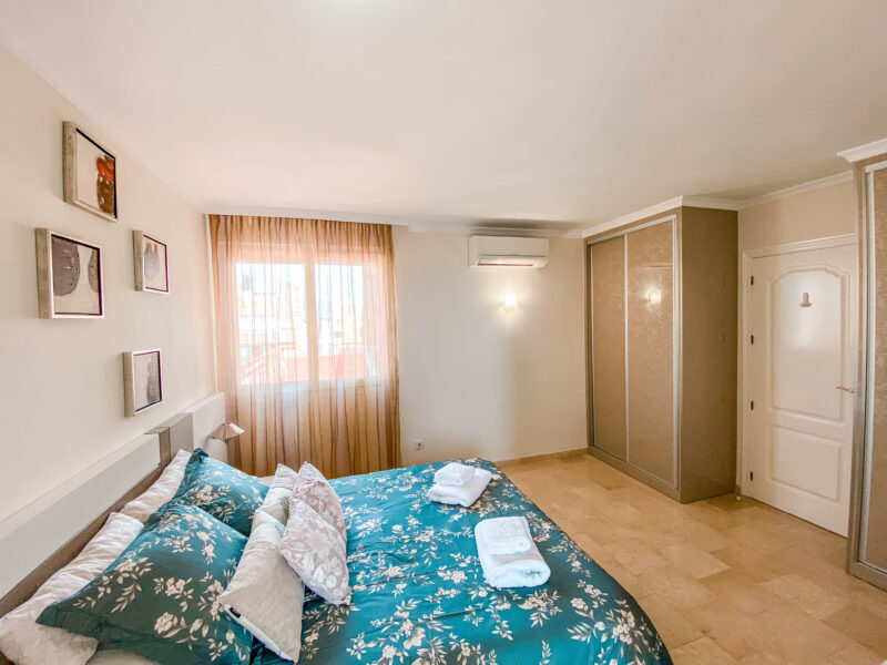 Ático con piscina privada en primera linea de playa, Fuengirola