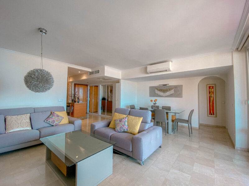 Ático con piscina privada en primera linea de playa, Fuengirola