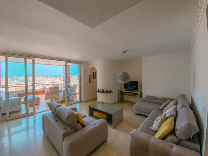 Ático con piscina privada en primera linea de playa, Fuengirola