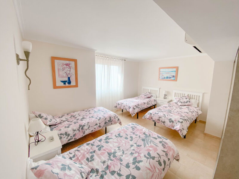 Ático con piscina privada en primera linea de playa, Fuengirola